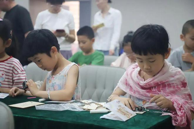 ！杨浦这场研学营让孩子“阅读”乐器澳门新葡京网页钢琴变身“立体书”(图5)