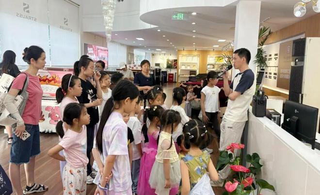 ！杨浦这场研学营让孩子“阅读”乐器澳门新葡京网页钢琴变身“立体书”(图3)